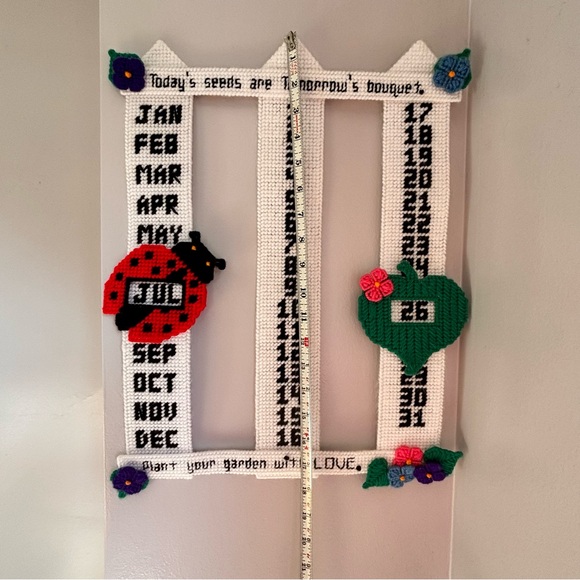 Vintage Plastic Canvas Perpetual Calendar Garden Fence - Picture 4 of 8